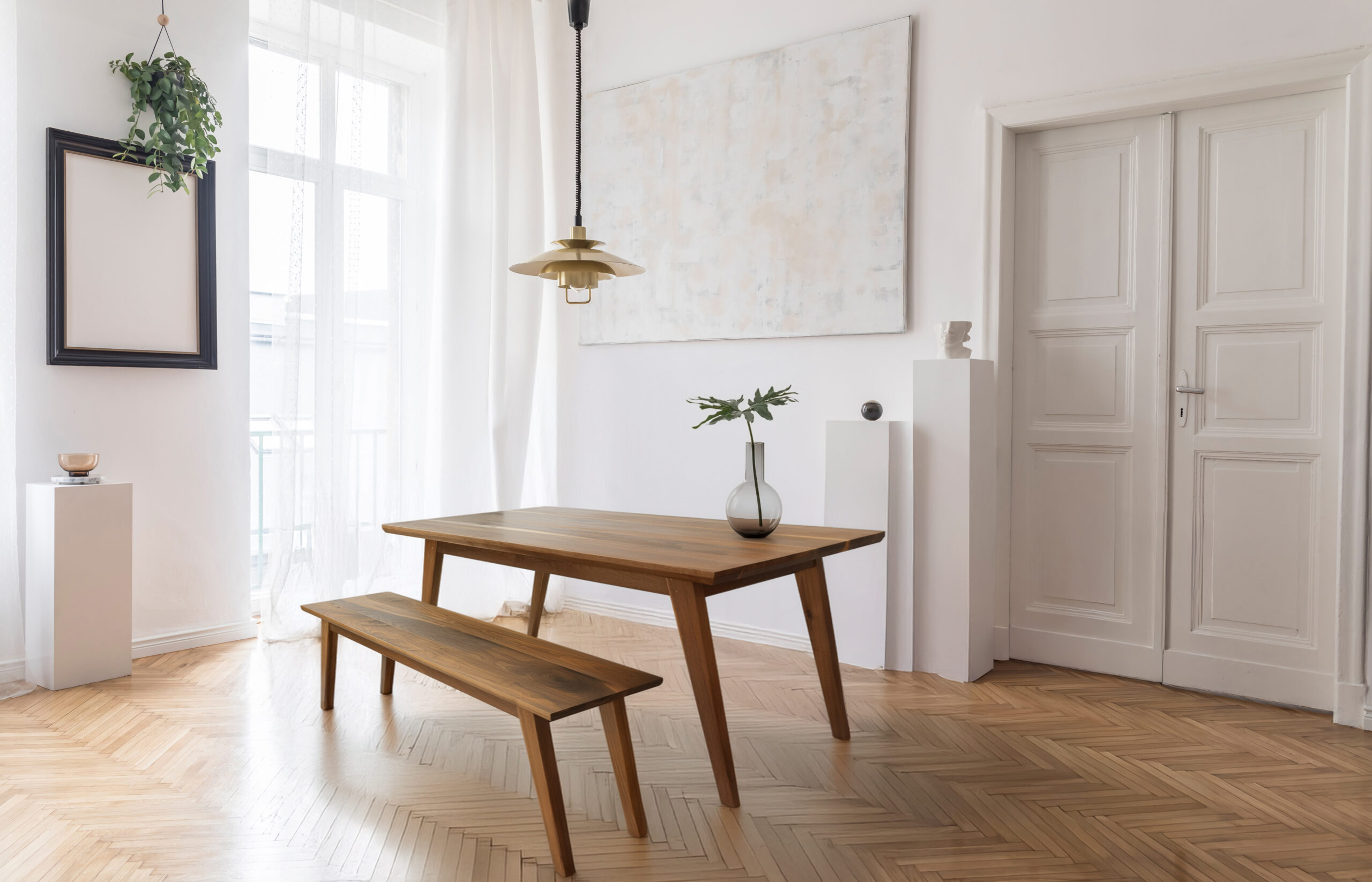 Tömörfa feketedió étkezőasztal letisztult környezet