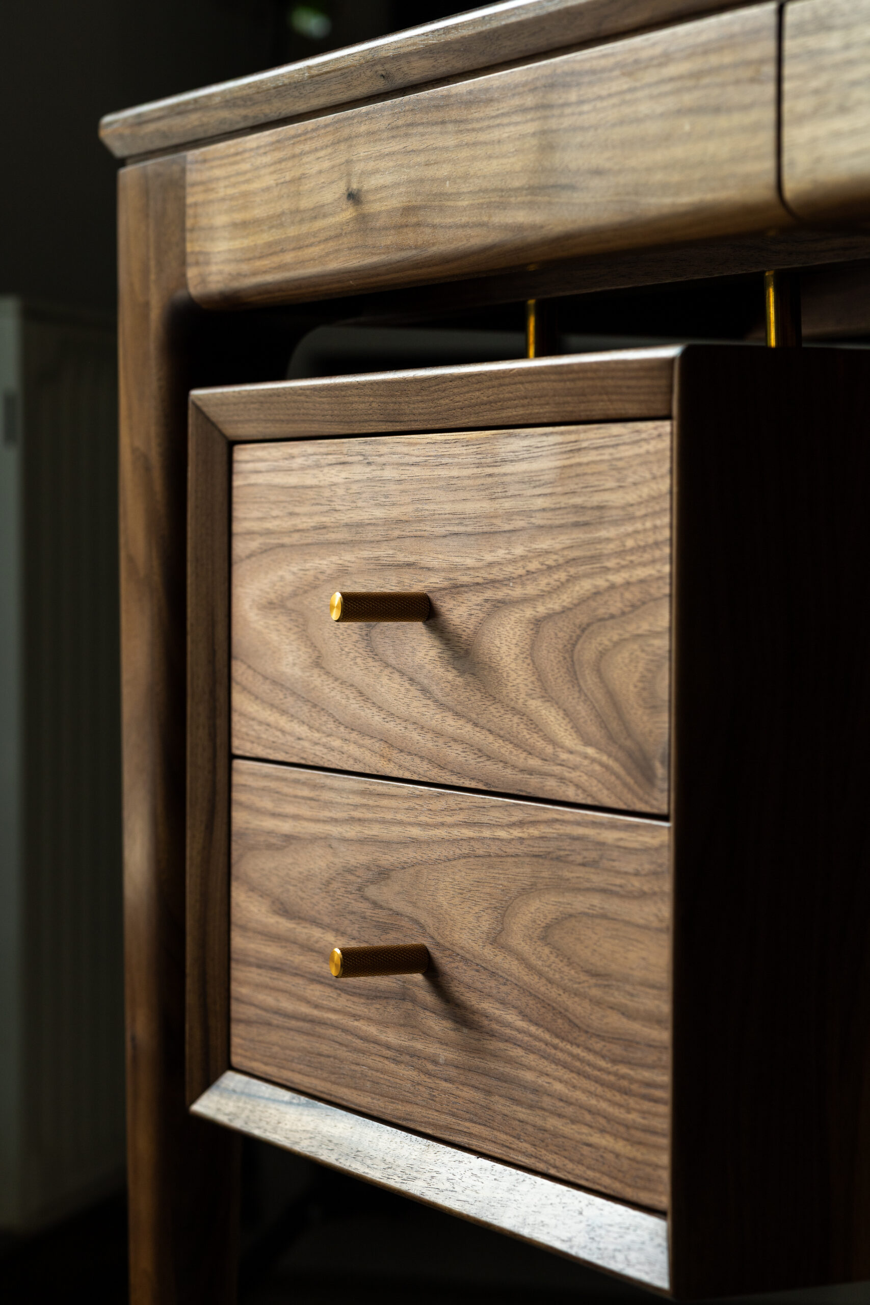 Feketedió mid-century tömörfa íróasztal